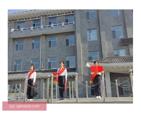 国旗升起奏响青春梦想绽放荣光 国旗升起奏响青春梦想绽放荣光